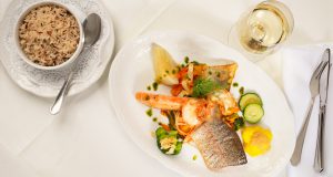 Edelfischplatte von oben gesehen im Bruckenfischer während der Fischwochen und am Aschermittwoch.